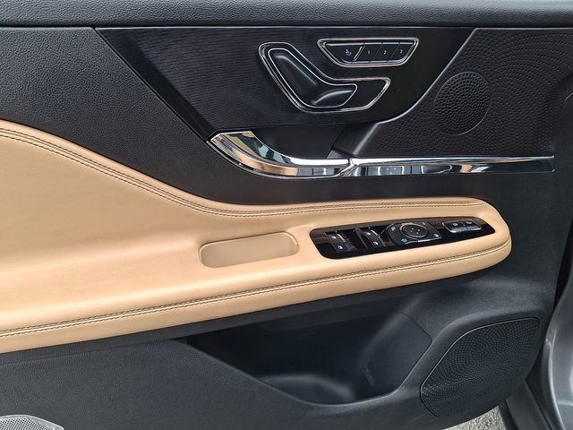 Used 2023 Lincoln Corsair Reserve w/ Equipment Group 201A image 12