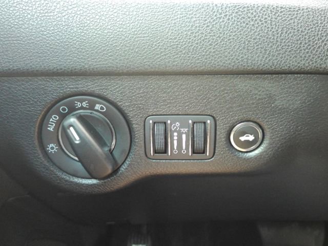 Used 2023 Chrysler 300 Touring w/ Sport Appearance Package image 30