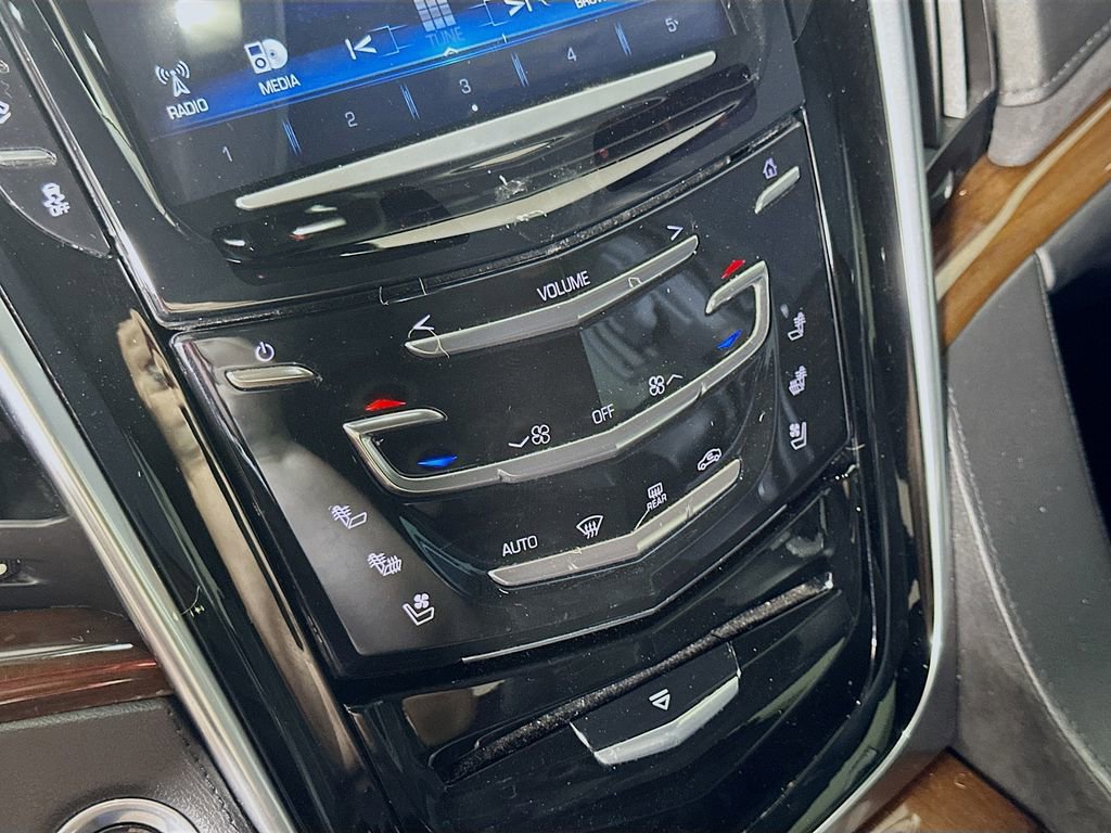 Used 2020 Cadillac Escalade Luxury w/ Escalade Sport Edition image 28