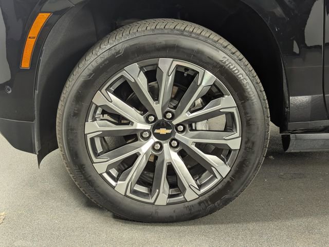 Used 2025 Chevrolet Suburban High Country AWD/4WD image 10