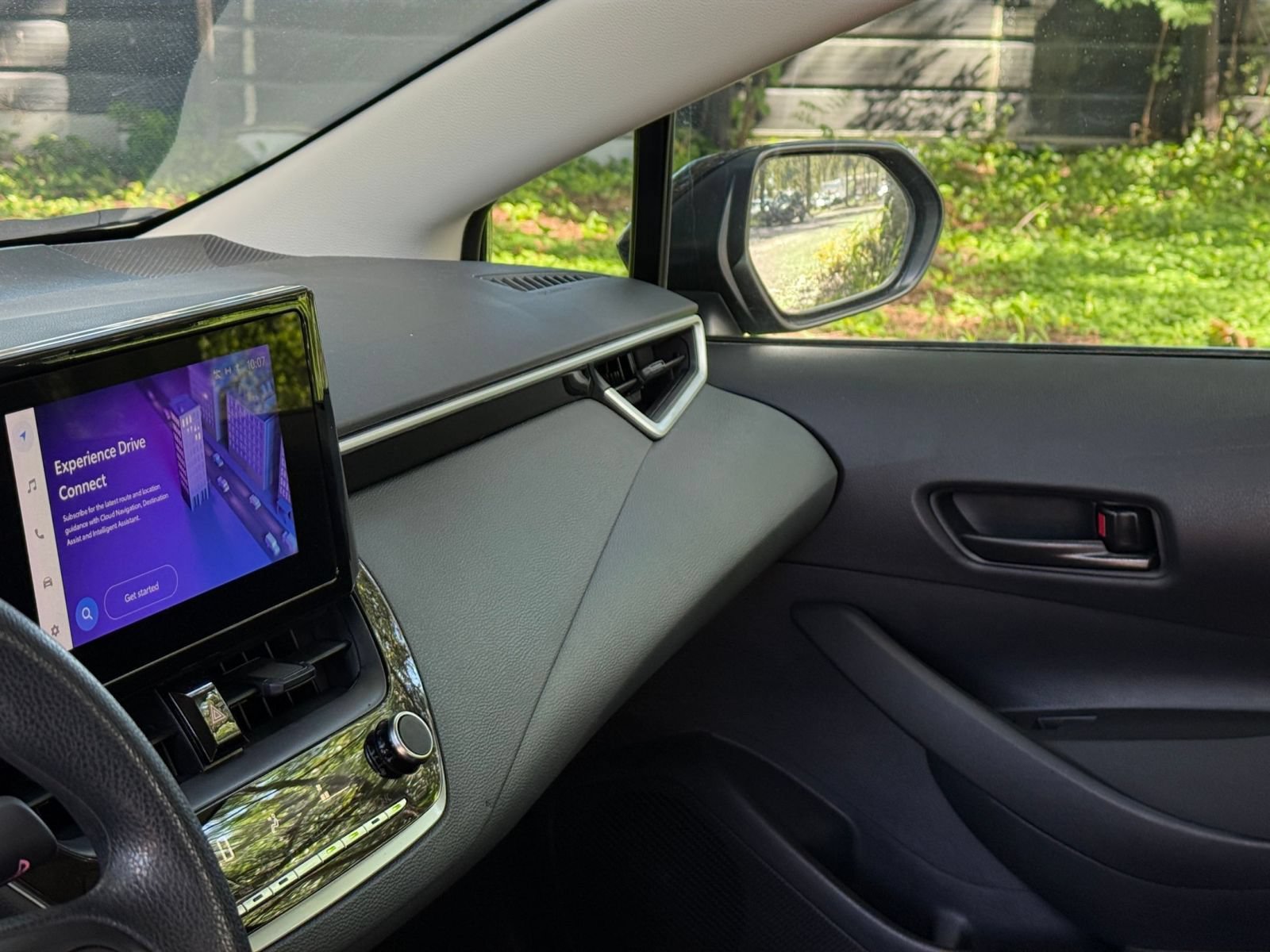 Used 2025 Toyota Corolla LE FWD image 31