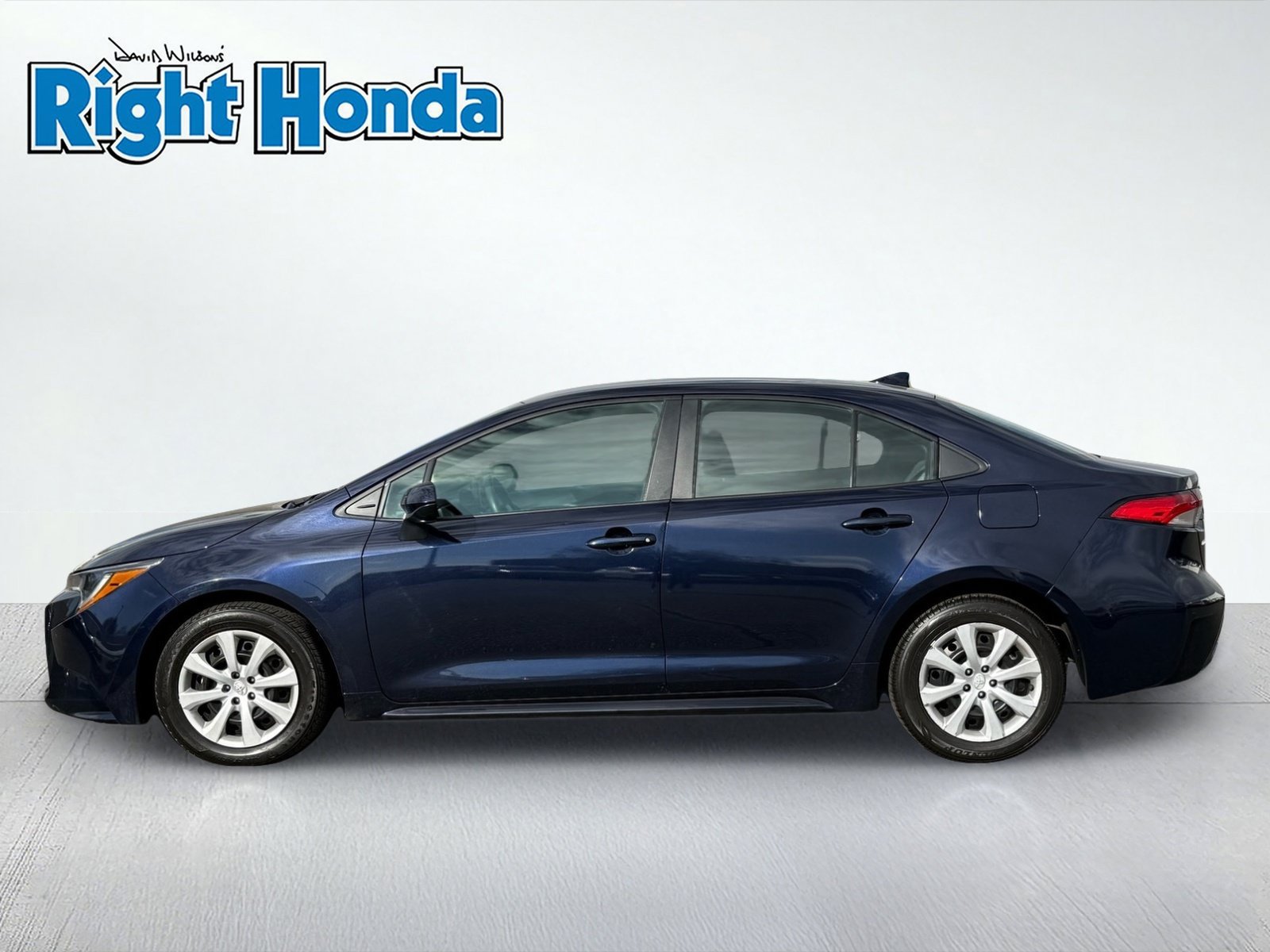 Used 2025 Toyota Corolla LE FWD image 3