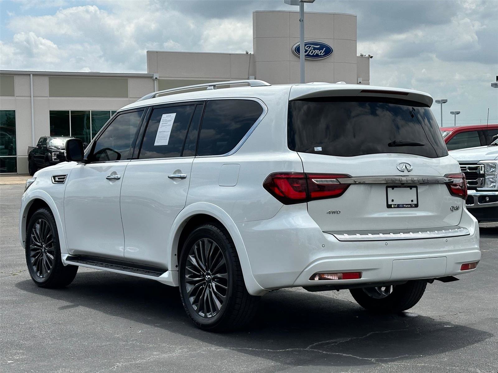 Used 2023 INFINITI QX80 Premium Select w/ Cargo Package AWD/4WD image 5