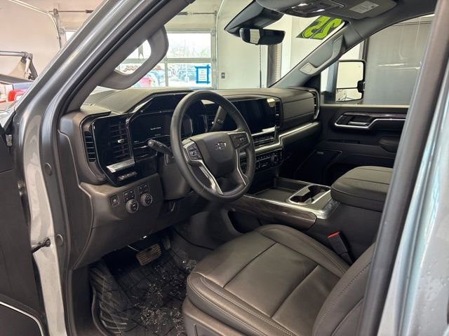 Used 2025 Chevrolet Silverado 3500 LTZ w/ LTZ Plus Package image 14