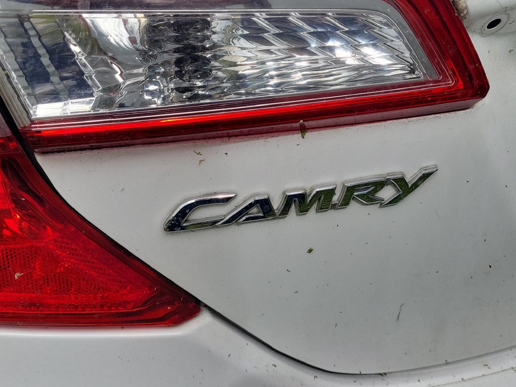 Used 2014 Toyota Camry XLE w/ Leather Package FWD image 8