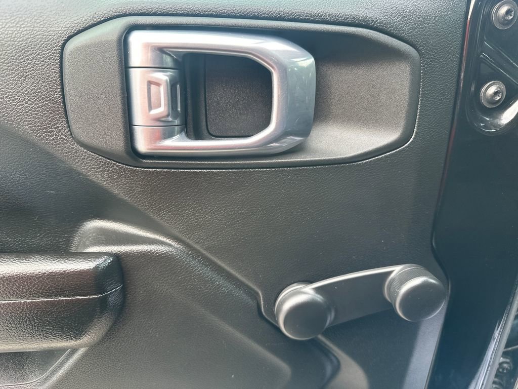 Used 2022 Jeep Gladiator Sport image 11