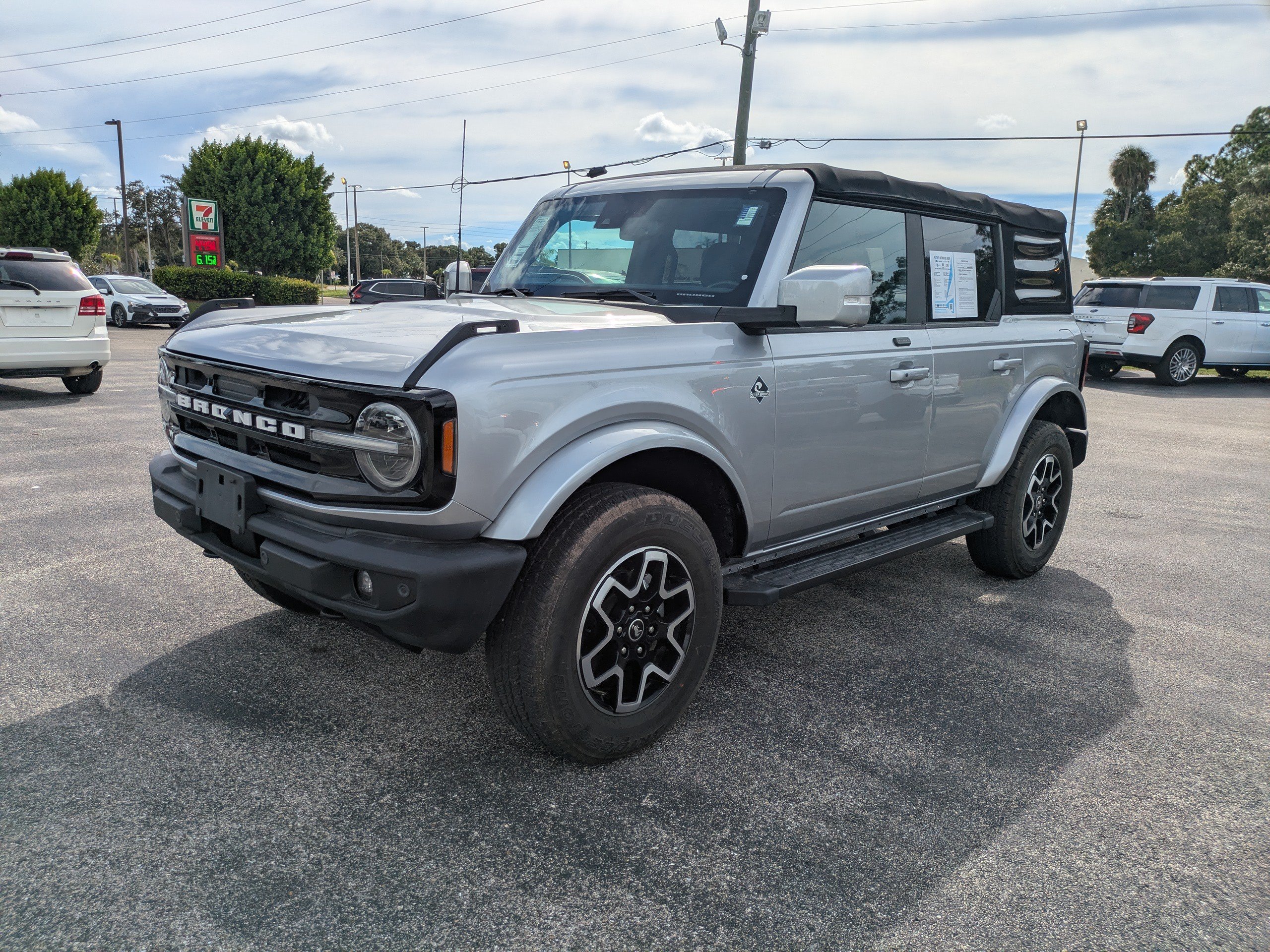 Used 2021 Ford Bronco Outer Banks AWD/4WD image 8