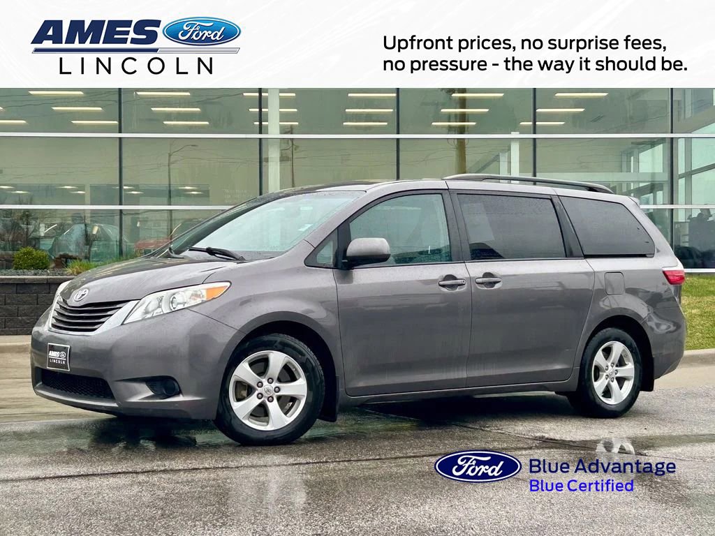 Used 2017 Toyota Sienna LE image 1