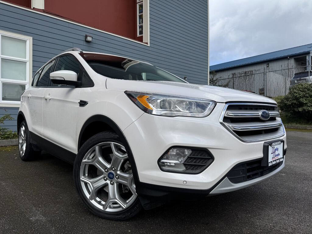 Used 2019 Ford Escape Titanium image 2