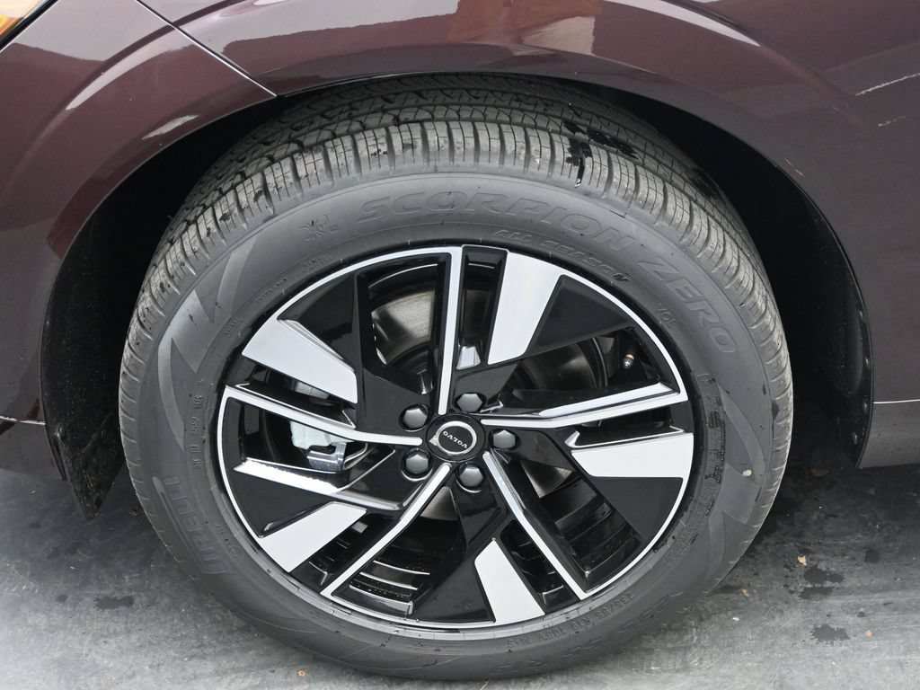 New 2026 Volvo XC60 B5 Core w/ Climate Package AWD/4WD image 4