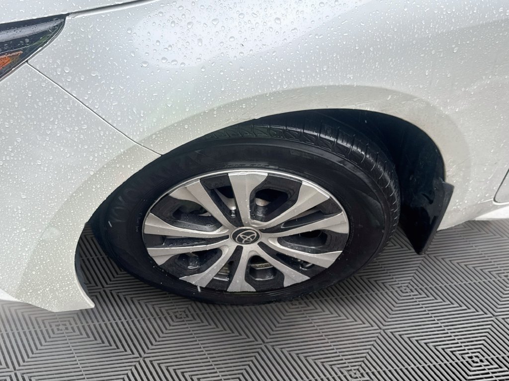 Used 2022 Toyota Corolla LE w/ Carpet Mat Package (TMS) FWD image 32