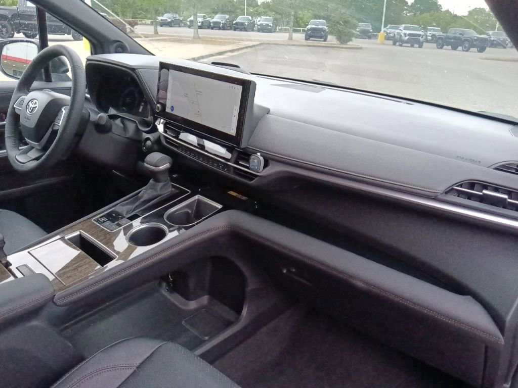Used 2025 Toyota Sienna Platinum AWD/4WD image 37