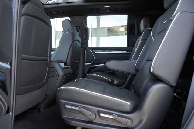 Used 2026 Cadillac Escalade Sport w/ LPO, ONYX Package RWD image 31