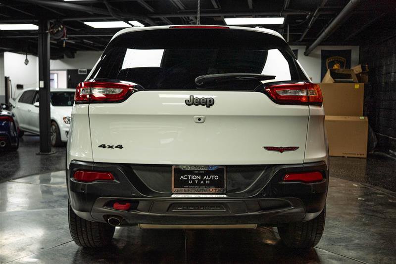 Used 2017 Jeep Cherokee Trailhawk image 6