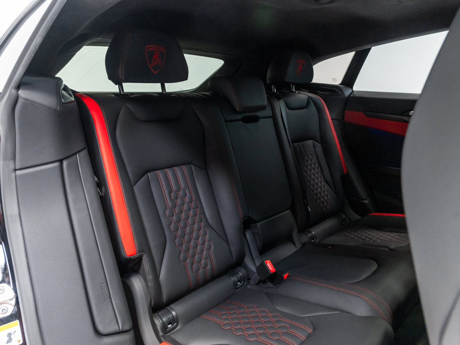 Used 2025 Lamborghini Urus SE AWD/4WD image 69