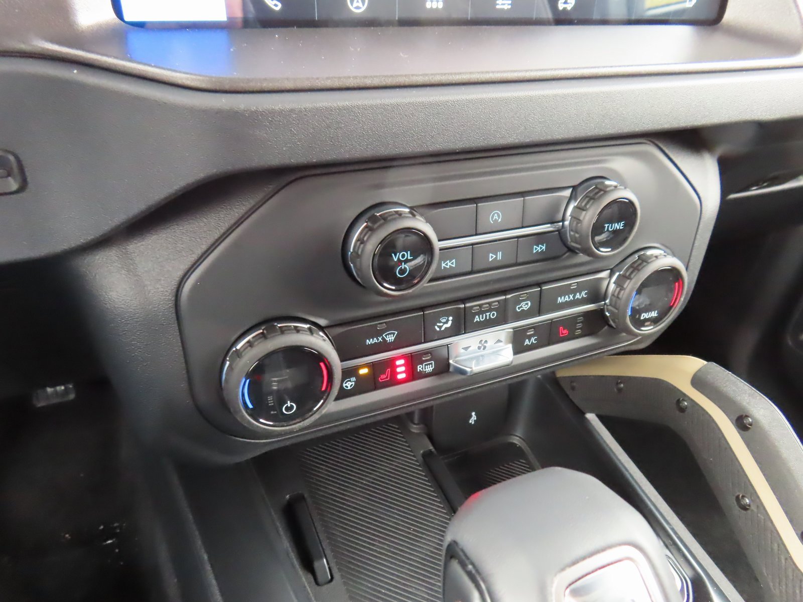 New 2025 Ford Bronco Badlands w/ Sasquatch Package image 14