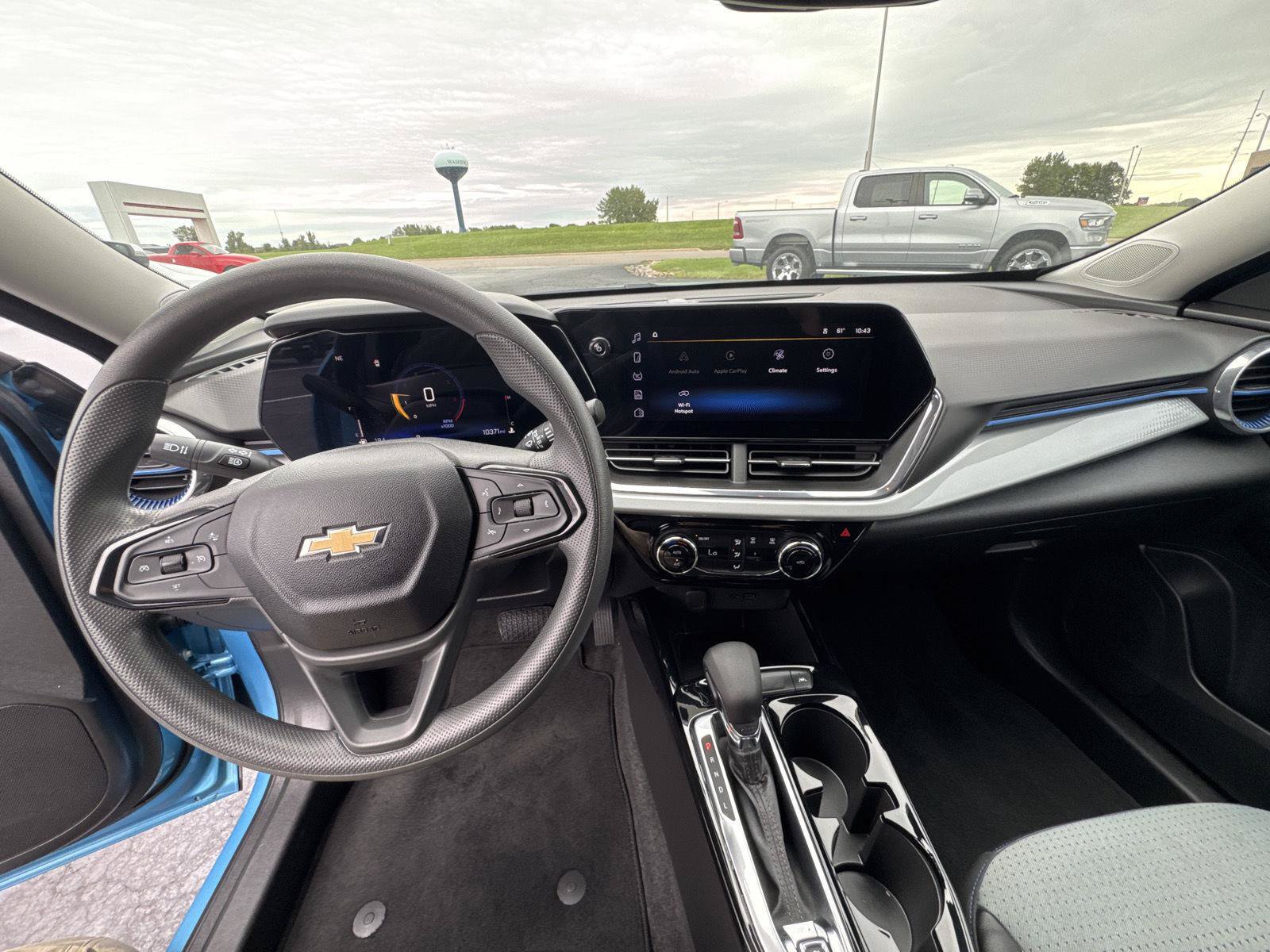 Used 2025 Chevrolet Trax LT FWD image 18