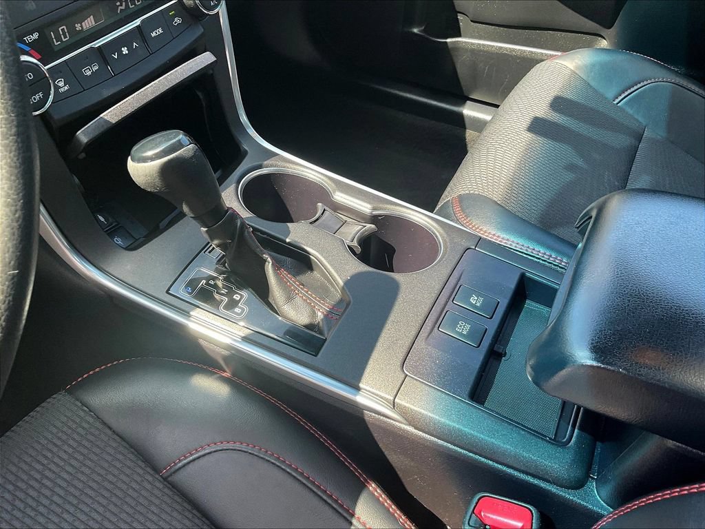 Used 2017 Toyota Camry SE w/ Moonroof Package FWD image 18