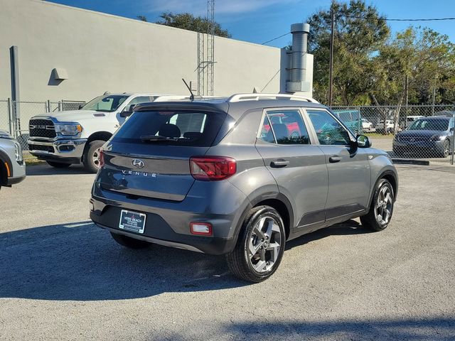 Used 2025 Hyundai Venue SEL image 6