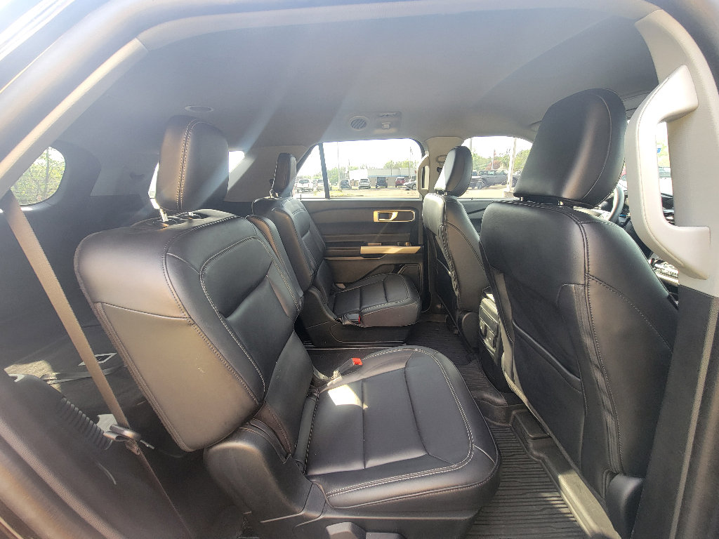 Used 2023 Ford Explorer XLT w/ Equipment Group 202A AWD/4WD image 33
