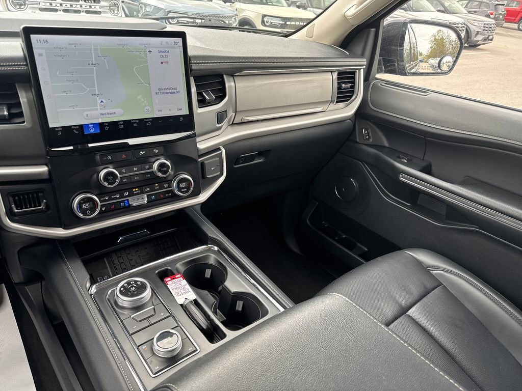 Used 2024 Ford Expedition XLT image 23