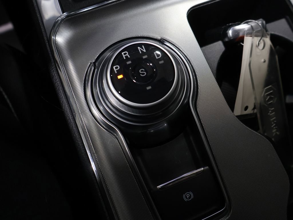 Used 2024 Ford Edge Titanium image 32