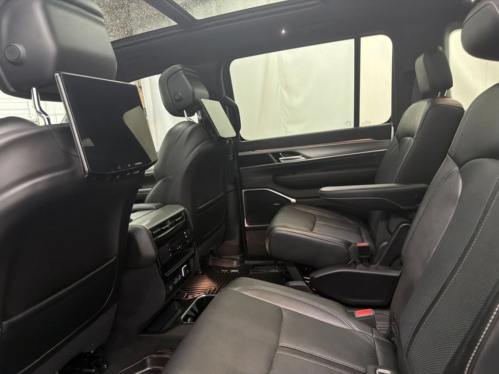 Used 2023 Jeep Wagoneer Series II AWD/4WD image 21