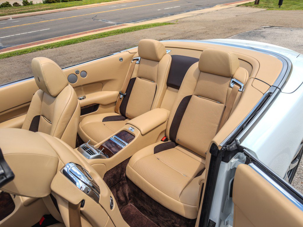 Used 2018 Rolls-Royce Dawn RWD image 29