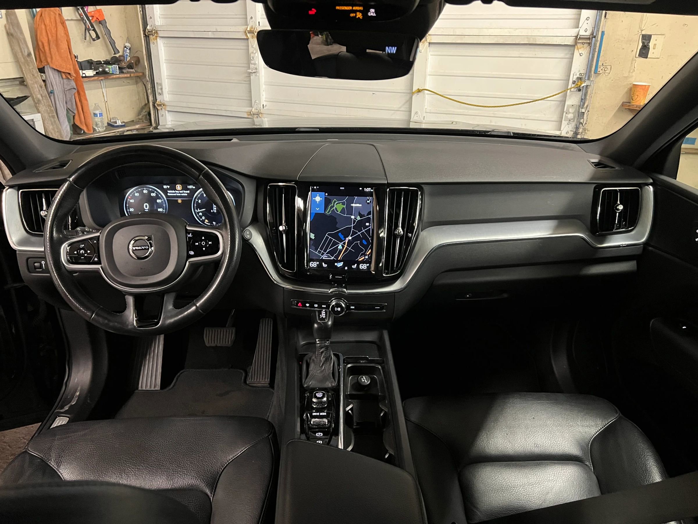 Used 2018 Volvo XC60 T6 Momentum w/ Convenience Package image 14