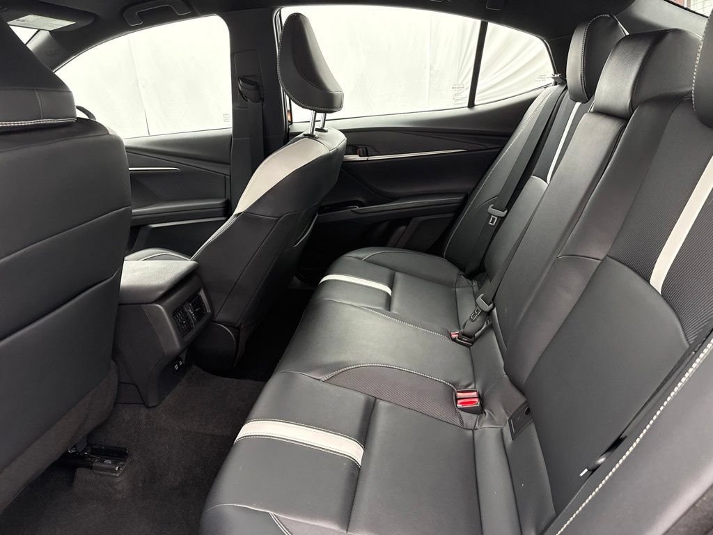 Used 2025 Toyota Camry SE FWD image 18