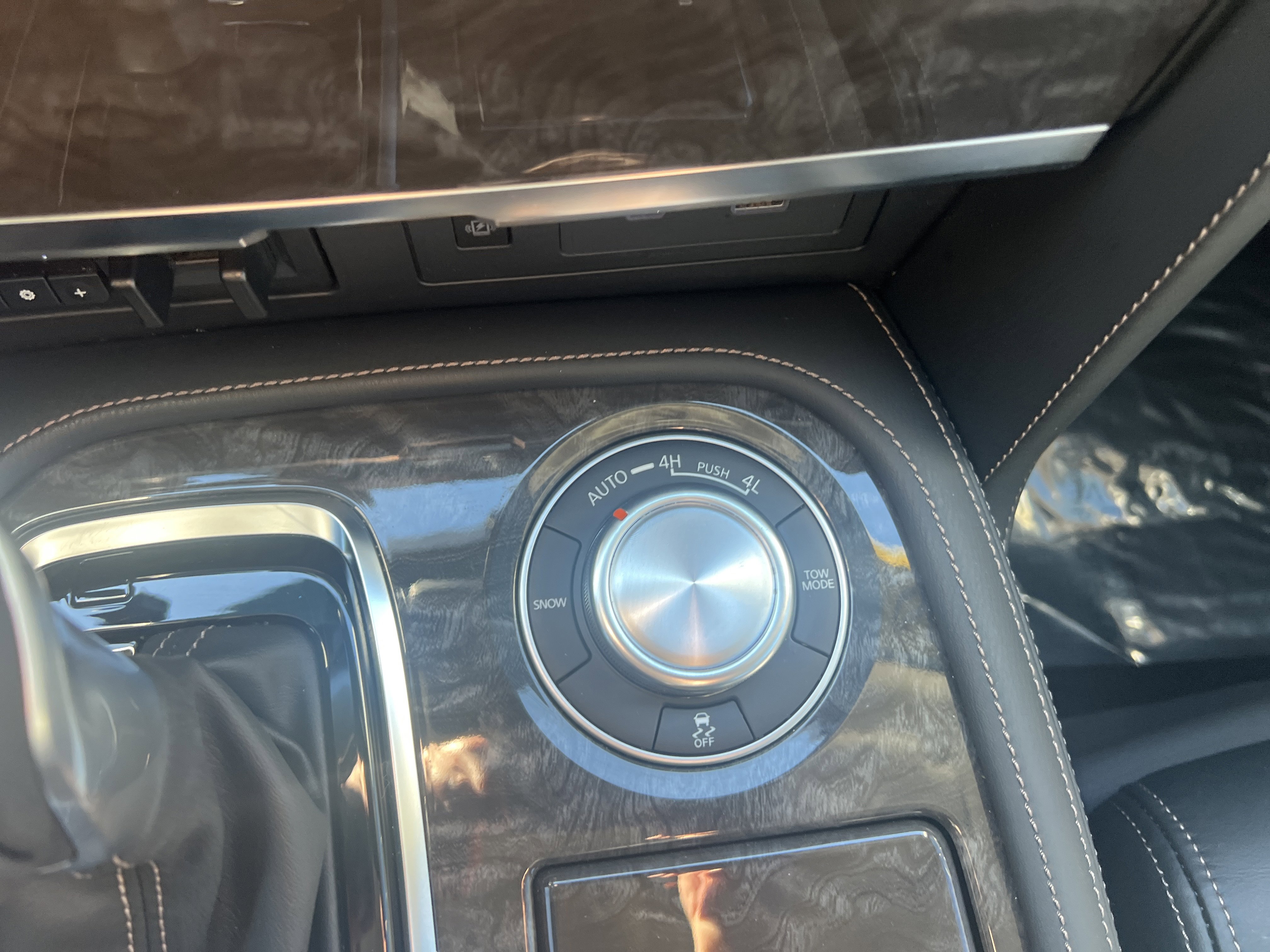 Certified 2024 Nissan Armada Platinum w/ Captain's Chairs Package image 21