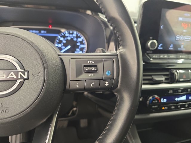 Used 2025 Nissan Pathfinder SV FWD image 34