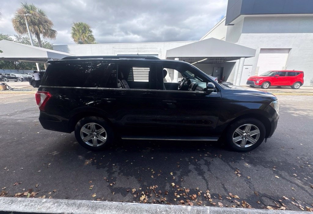 Used 2018 Ford Expedition XLT w/ Equipment Group 202A AWD/4WD image 6