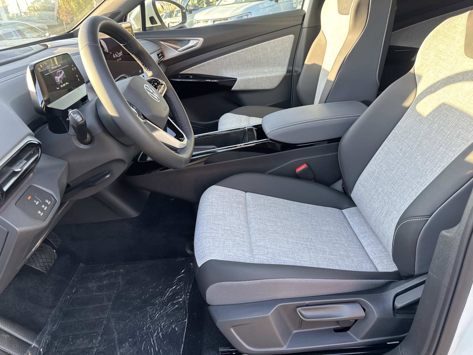 New 2025 Volkswagen ID.4 Pro image 14