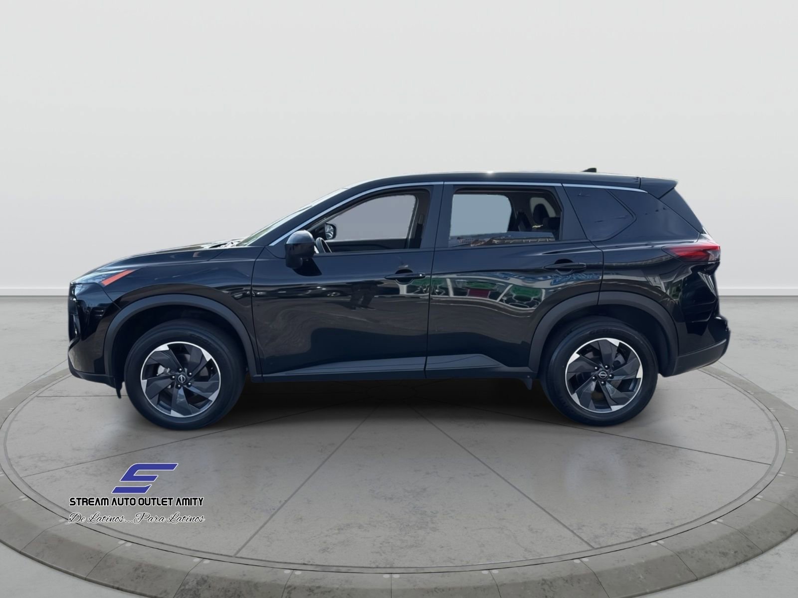 Used 2024 Nissan Rogue SV image 4