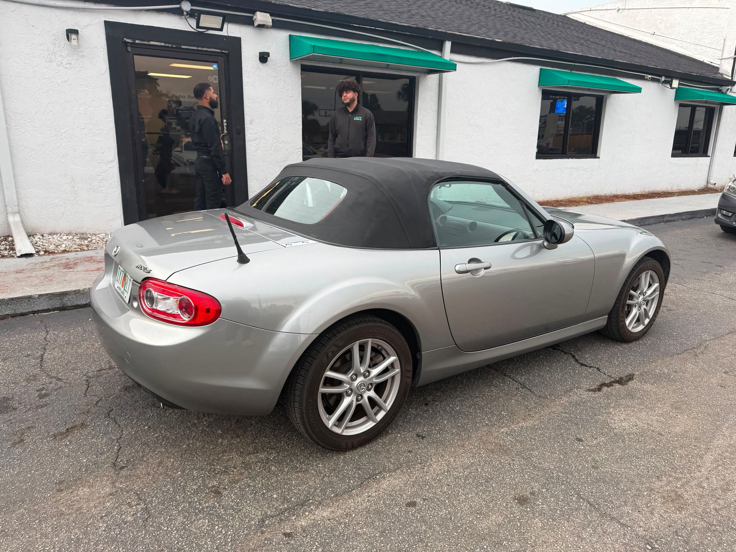 Used 2009 MAZDA MX-5 Miata Sport RWD image 9