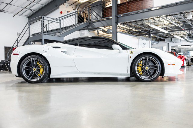 Used 2016 Ferrari 488 GTB RWD image 7