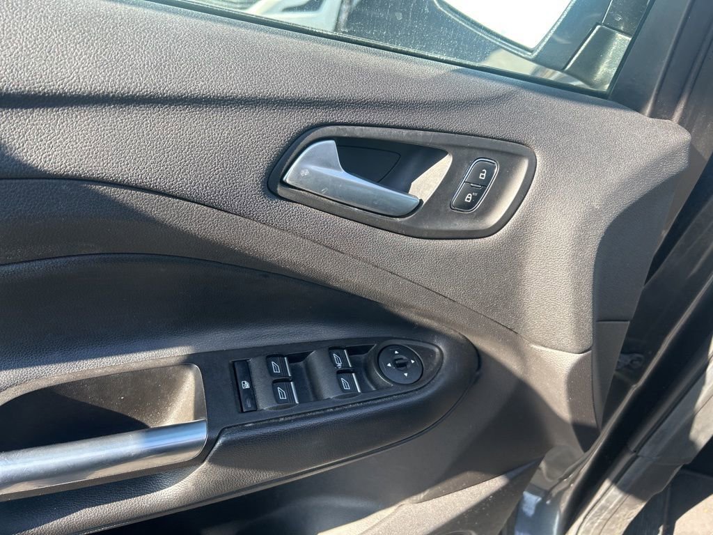 Used 2019 Ford Escape SEL image 21