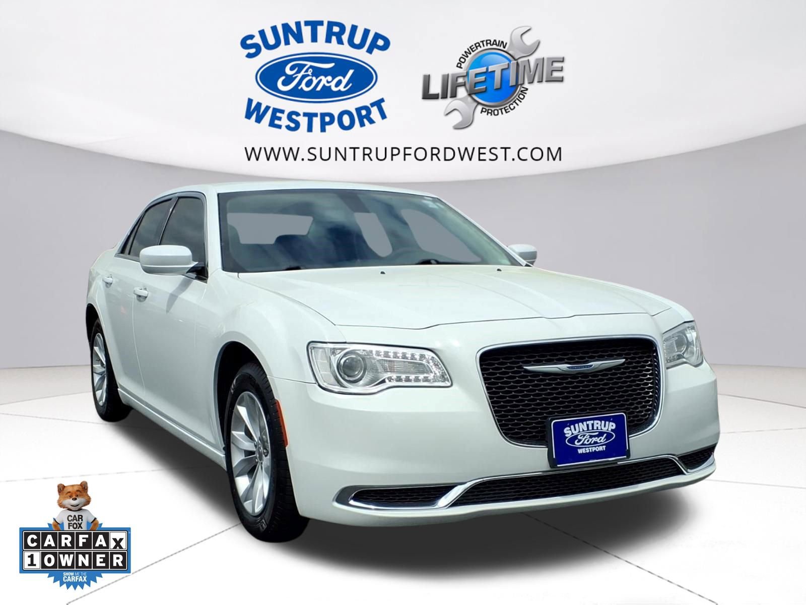Used 2023 Chrysler 300 Touring RWD image 1