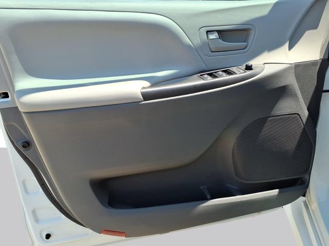 Used 2020 Toyota Sienna L FWD image 10