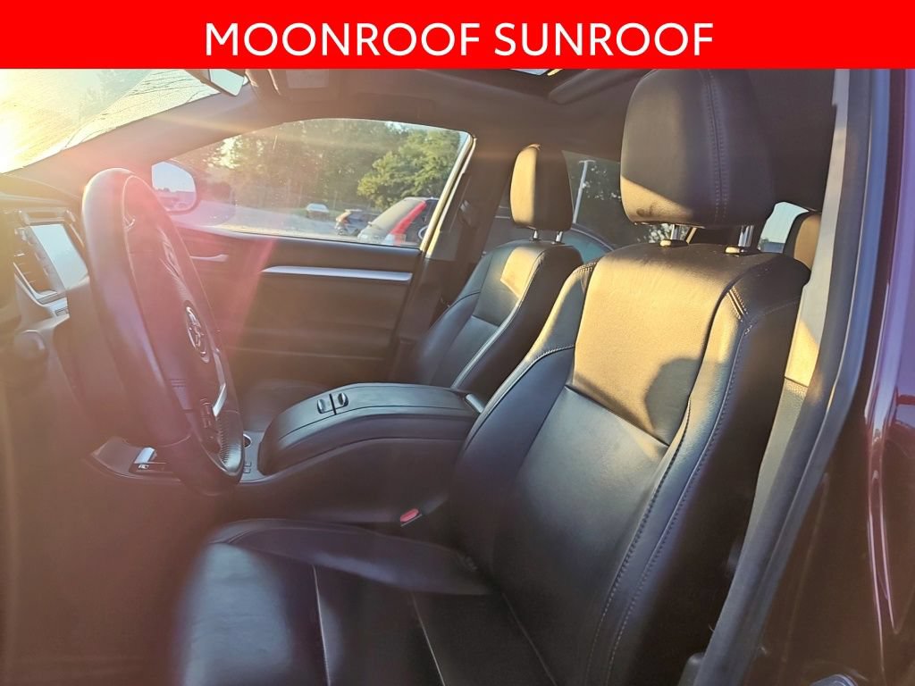 Used 2017 Toyota Highlander XLE AWD/4WD image 6