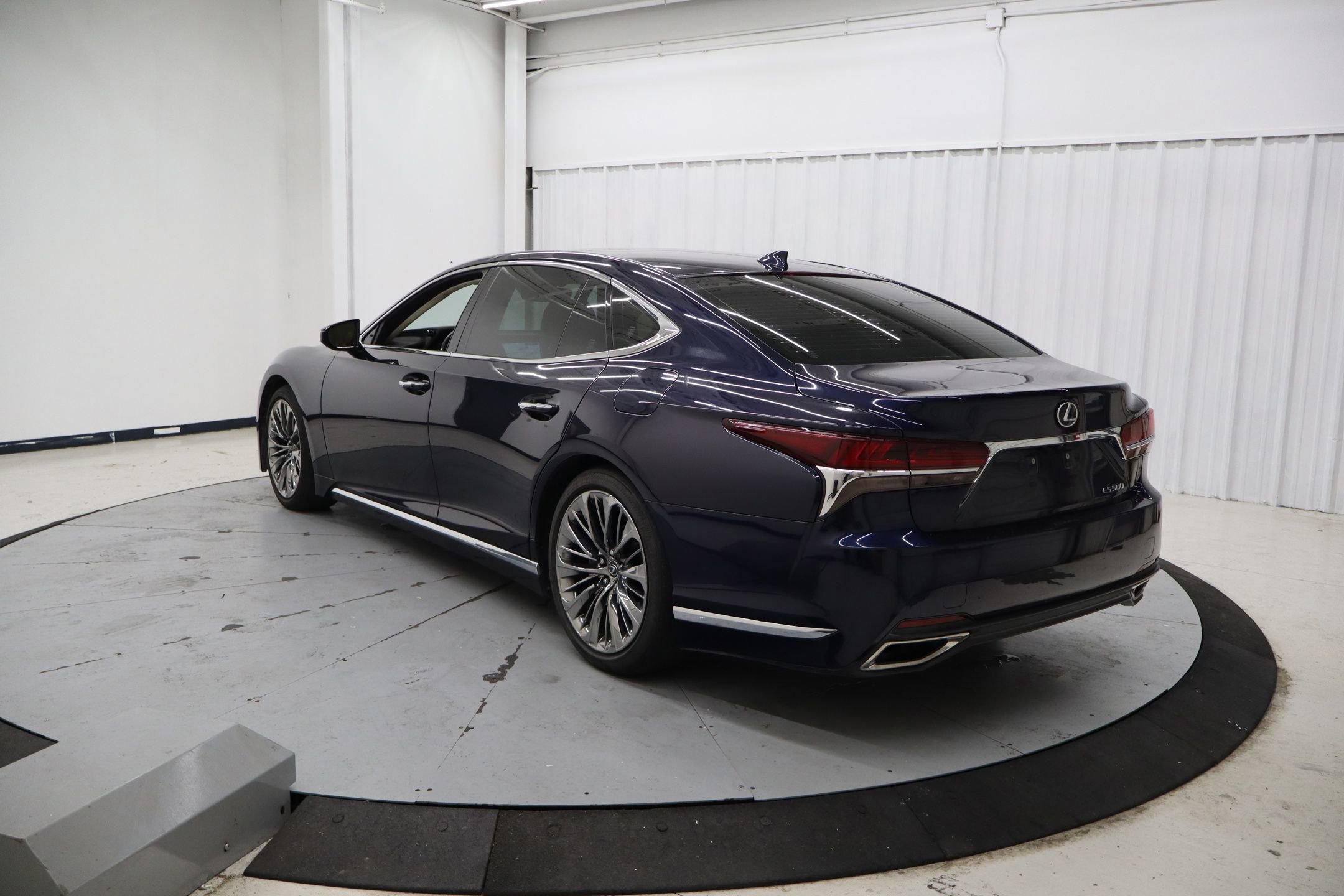 Used 2020 Lexus LS 500 w/ Interior Upgrade Package image 8