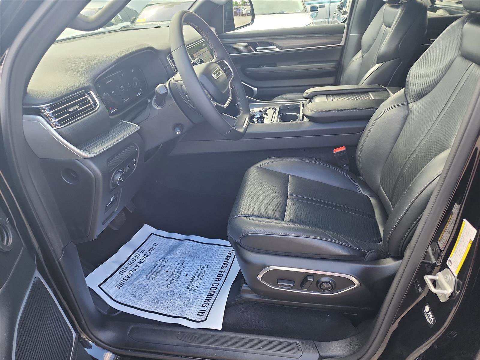 Used 2023 Jeep Wagoneer L Series II image 13