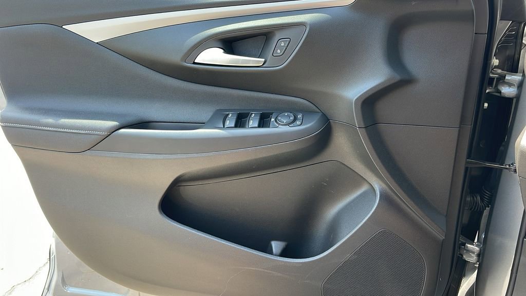 Used 2024 Buick Envista Preferred w/ Advanced Safety Package FWD image 24