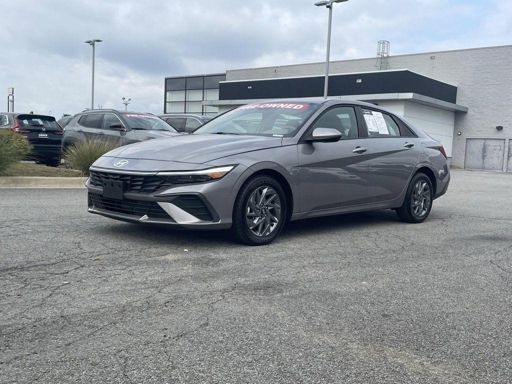 Used 2024 Hyundai Elantra SEL image 3