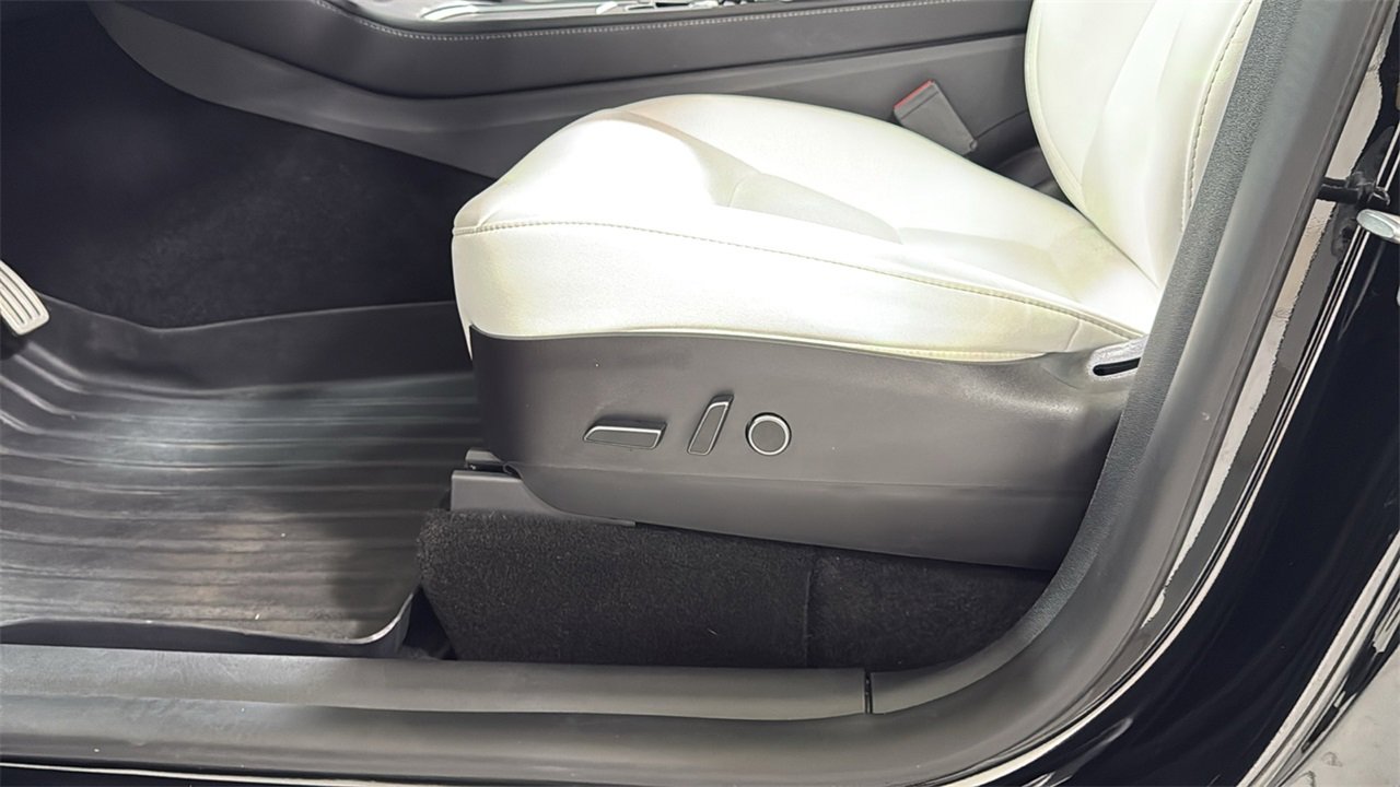 Used 2022 Tesla Model Y Performance image 14