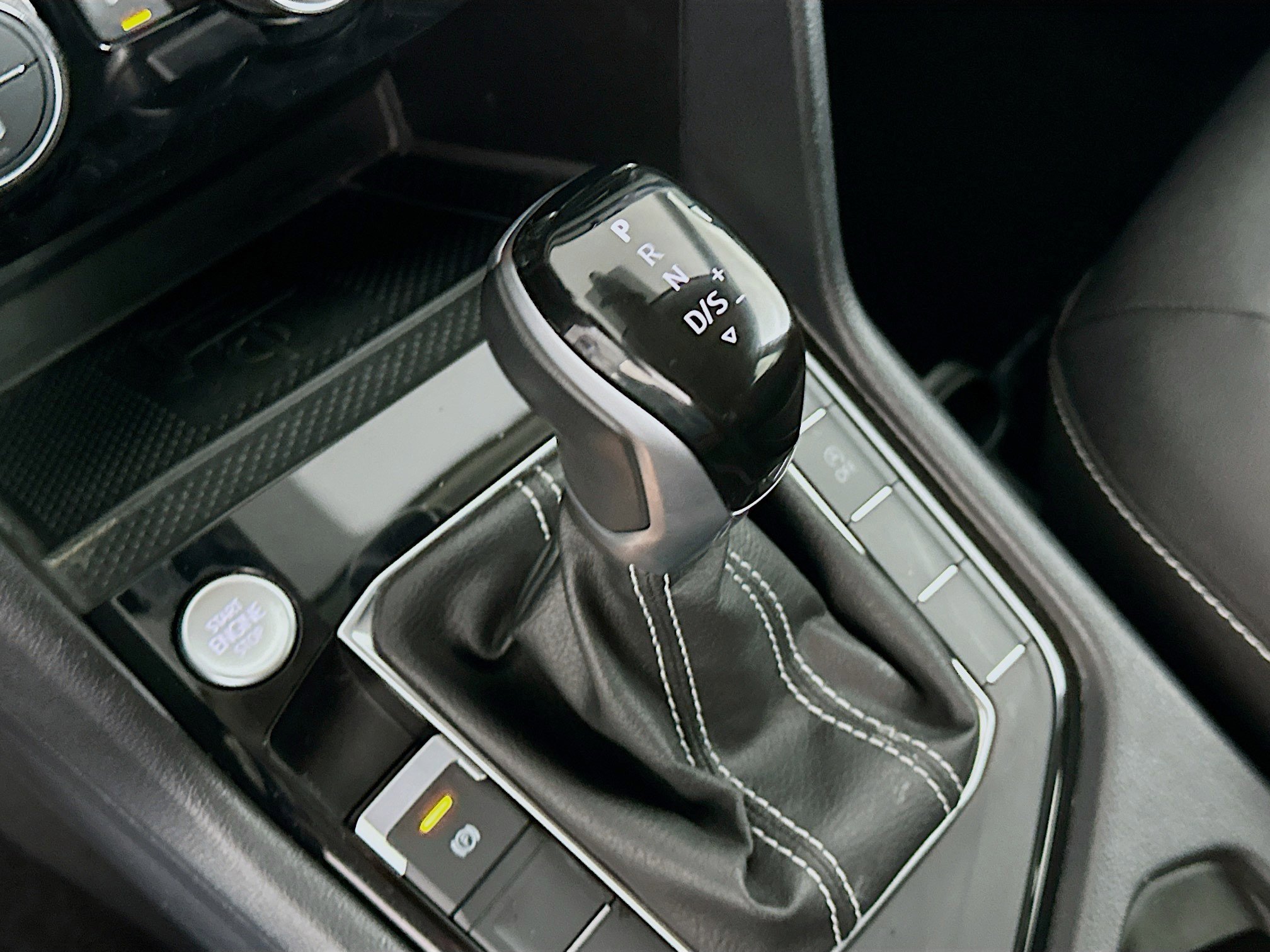 Used 2024 Volkswagen Taos SE image 23