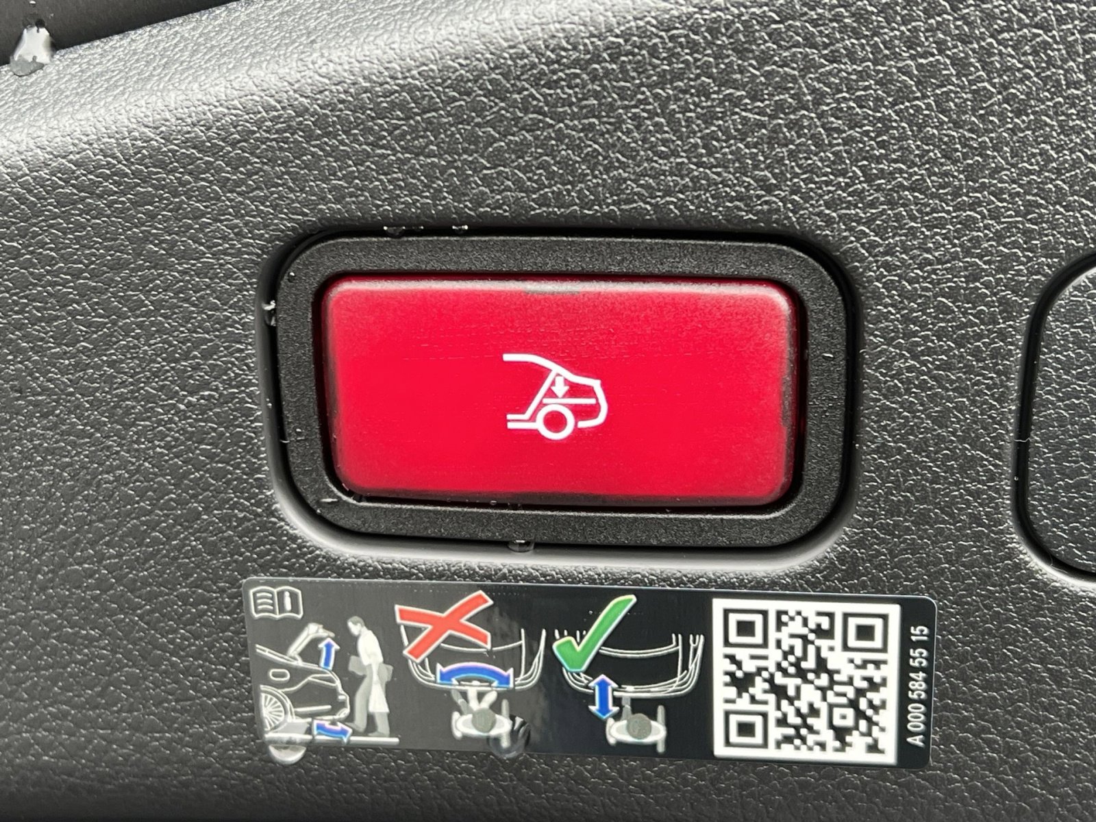 New 2026 Mercedes-Benz CLE 450 4MATIC Cabriolet image 25