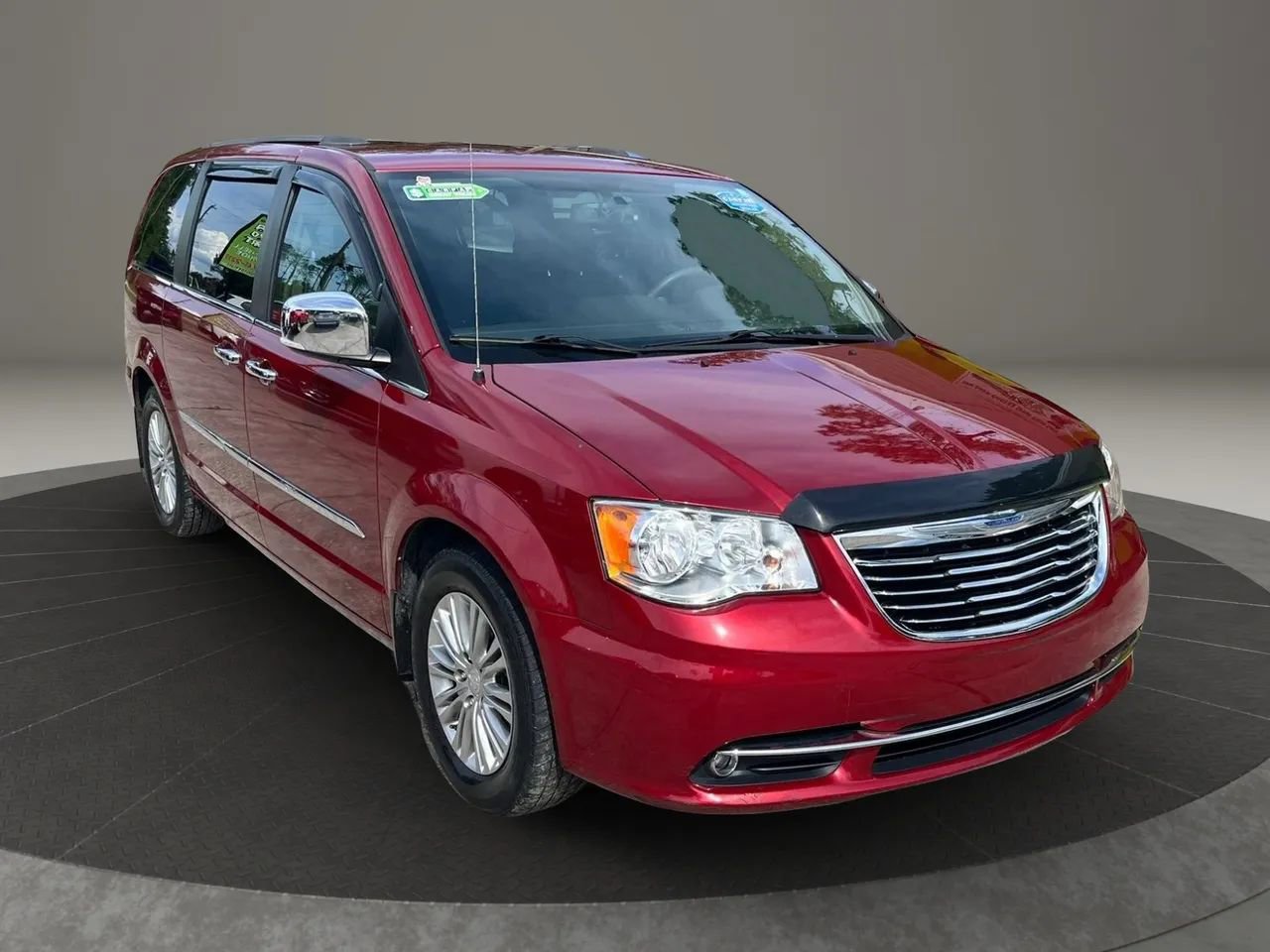 Used 2015 Chrysler Town & Country Touring-L w/ Driver Convenience Group FWD image 1