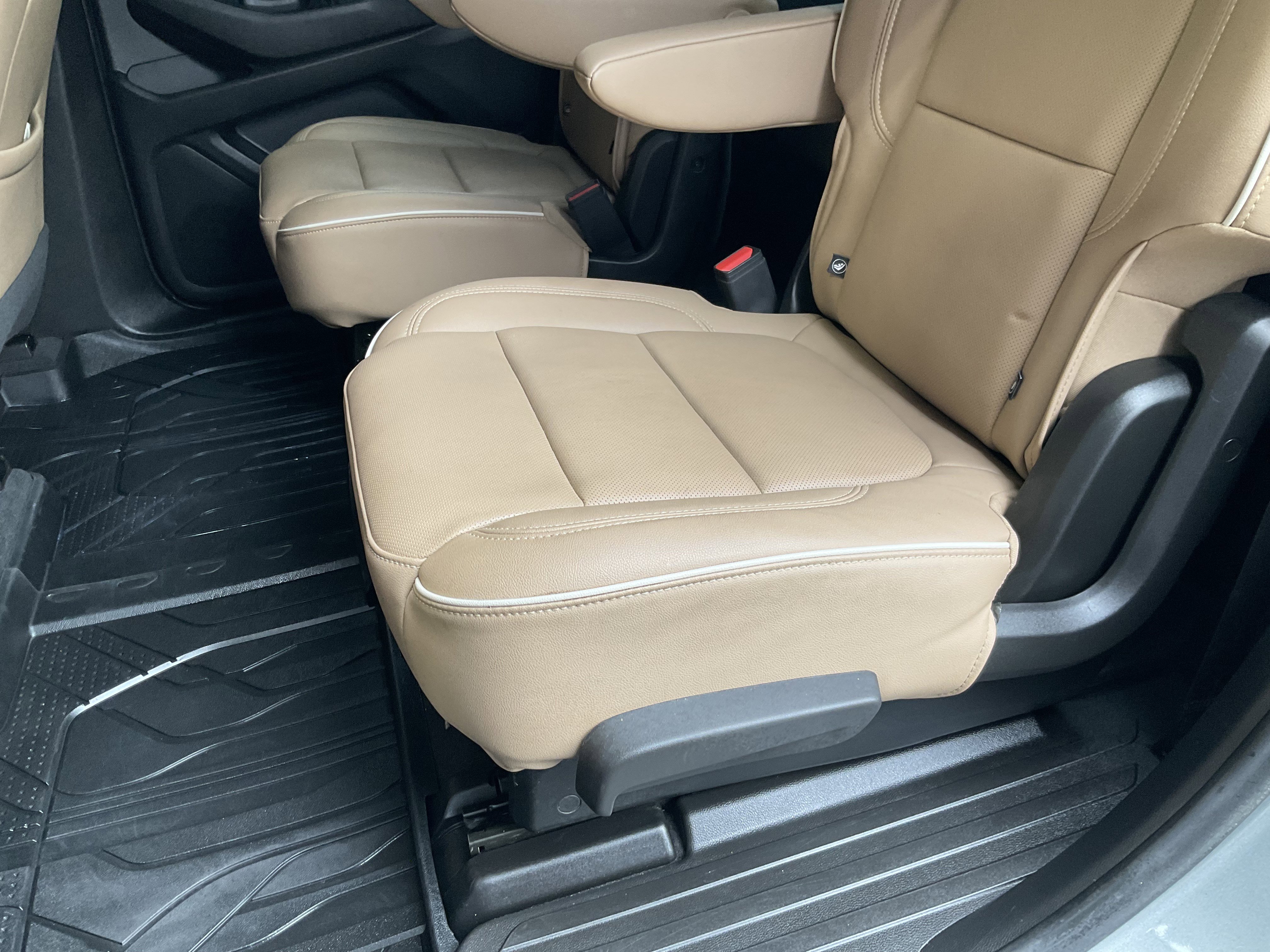 Used 2023 Chevrolet Traverse Premier image 43